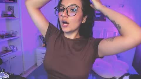 Snapshot of soy___lili chatting on November 8, 5:40 am Lili online show from November 8, 5:40 am