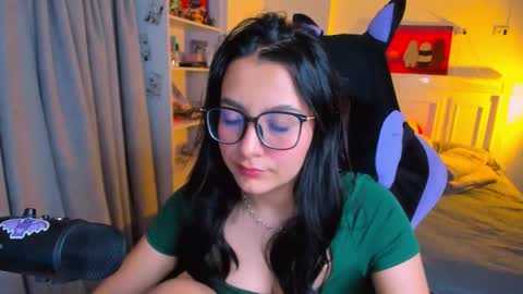 Snapshot of soy___lili chatting on November 12, 11:25 pm Lili online show from November 12, 11:25 pm