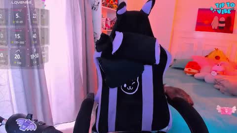 Snapshot of soy___lili chatting on November 18, 9:19 pm Lili online show from November 18, 9:19 pm