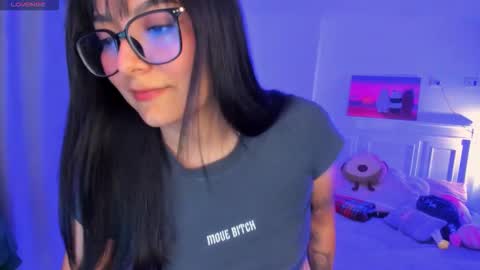 Snapshot of soy___lili chatting on December 2, 12:27 am Lili online show from December 2, 12:27 am