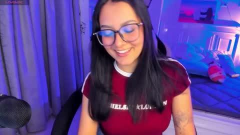 Snapshot of soy___lili chatting on December 4, 11:02 pm Lili online show from December 4, 11:02 pm