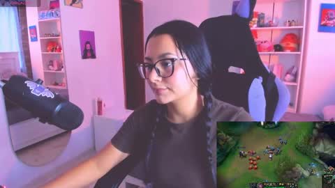 Lili online show from May 28, 4:26 pm
