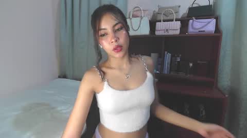 Snapshot of soy_miauhg chatting on January 24, 7:08 am Miauhg online show from January 24, 7:08 am