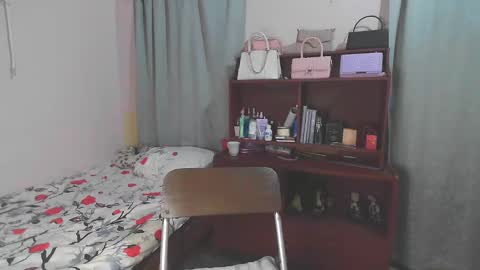 Snapshot of soy_miauhg chatting on February 12, 10:14 am Miauhg online show from February 12, 10:14 am