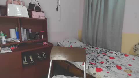 Snapshot of soy_miauhg chatting on February 24, 7:44 am Miauhg online show from February 24, 7:44 am