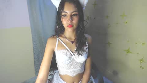Snapshot of soy_miauhg chatting on September 18, 5:53 am Miauhg online show from September 18, 5:53 am