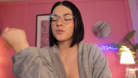 Snapshot of soysaraa_ chatting on January 9, 7:52 am Aleja online show from January 9, 7:52 am