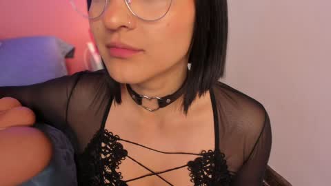 Snapshot of soysaraa_ chatting on January 25, 8:00 am Aleja online show from January 25, 8:00 am