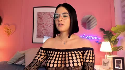 Snapshot of soysaraa_ chatting on February 1, 5:07 am Aleja online show from February 1, 5:07 am
