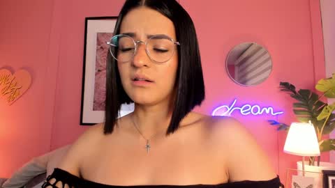 Snapshot of soysaraa_ chatting on February 1, 8:08 am Aleja online show from February 1, 8:08 am