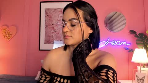 Snapshot of soysaraa_ chatting on February 1, 11:10 am Aleja online show from February 1, 11:10 am