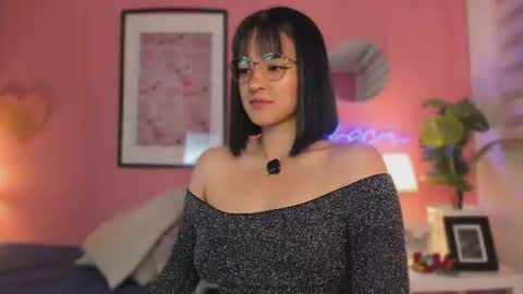 Snapshot of soysaraa_ chatting on July 1, 4:47 am Aleja online show from July 1, 4:47 am