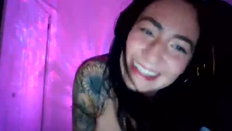 Snapshot of sp1cy_whitethangs chatting on July 17, 6:20 am Spicywhitethangs online show from July 17, 6:20 am