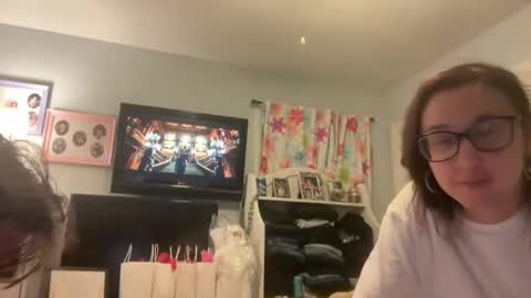 TrndSettrz online show from December 8, 11:19 pm