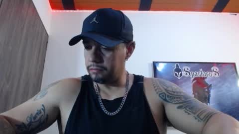 Snapshot of spartacus_cam chatting on November 24, 5:18 am online show from November 24, 5:18 am