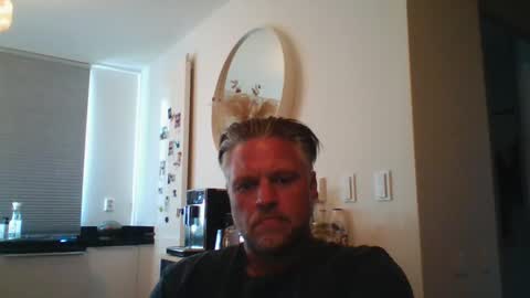 DutchDude online show from April 21, 9:15 am