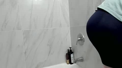 Snapshot of spencergndxxx chatting on October 31, 12:11 am spencergndxxx online show from October 31, 12:11 am