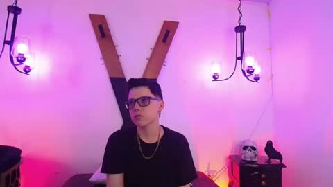 spencerm_ online show from November 22, 7:46 pm