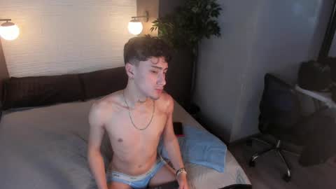 Snapshot of spencerwhite_ chatting on April 27, 9:35 pm Spencer online show from April 27, 9:35 pm