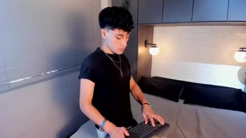 Snapshot of spencerwhite_ chatting on June 5, 8:58 pm Spencer online show from June 5, 8:58 pm