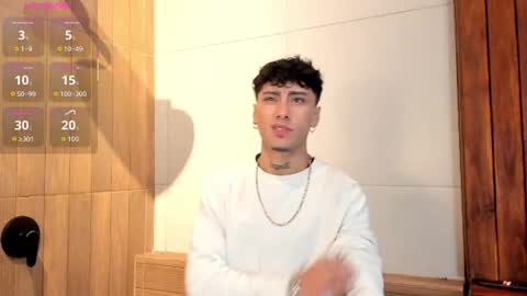 Snapshot of spencerwhite_ chatting on June 8, 7:58 pm Spencer online show from June 8, 7:58 pm