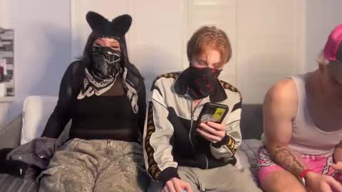 Snapshot of spicey_twins_tv chatting on October 25, 1:13 am spicey_twins_tv online show from October 25, 1:13 am