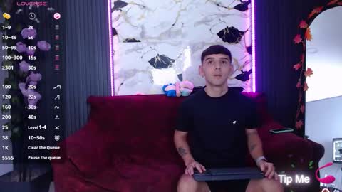 Snapshot of spicyboys_ chatting on October 18, 10:32 pm online show from October 18, 10:32 pm