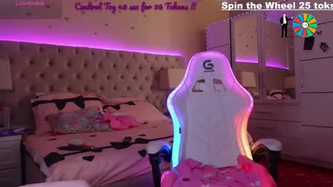 Snapshot of spicygirls chatting on October 19, 8:15 am Alicia online show from October 19, 8:15 am