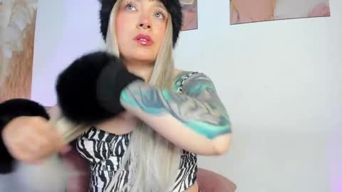 Snapshot of spicyvainilla chatting on May 5, 2:08 am Valeria online show from May 5, 2:08 am