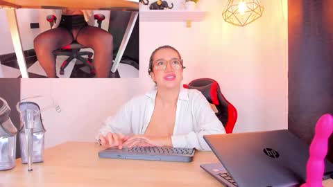 Snapshot of spicywhite_ chatting on February 28, 2:51 pm Spicy online show from February 28, 2:51 pm