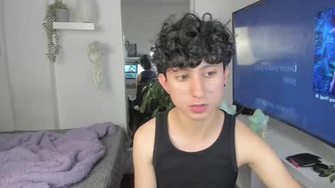 Snapshot of spider_baby_ chatting on December 3, 11:47 pm spider_baby_ online show from December 3, 11:47 pm