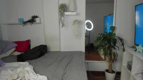 Snapshot of spider_baby_ chatting on December 16, 12:04 am spider_baby_ online show from December 16, 12:04 am