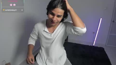 Snapshot of spideychill chatting on November 5, 7:30 am spideychill online show from November 5, 7:30 am