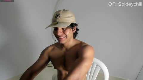Snapshot of spideychill chatting on June 6, 12:05 am spideychill online show from June 6, 12:05 am