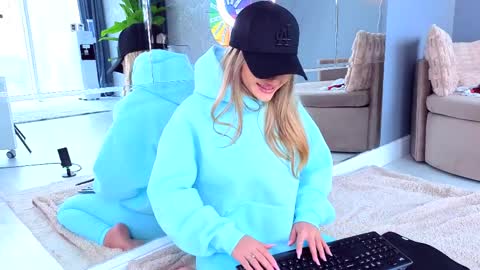 Anna online show from April 9, 10:20 am