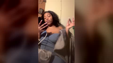 Snapshot of spoilprincesschloee chatting on December 19, 11:01 pm spoilprincesschloee online show from December 19, 11:01 pm
