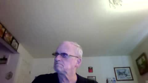 spongebobpineapple70 online show from June 7, 2:43 pm