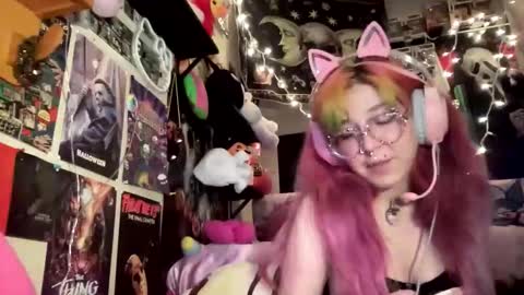 Snapshot of spookysanrihoe chatting on May 10, 12:16 am Pixie online show from May 10, 12:16 am