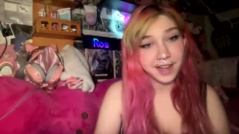 Snapshot of spookysanrihoe chatting on May 25, 1:55 am Pixie online show from May 25, 1:55 am
