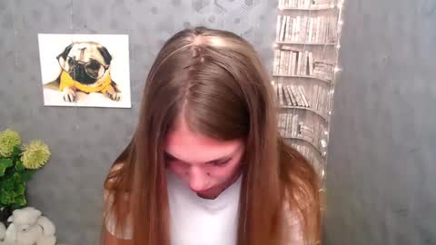 Snapshot of sport_tall_karina chatting on February 19, 8:44 am Karina online show from February 19, 8:44 am