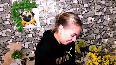 Snapshot of sport_tall_karina chatting on October 22, 6:57 am Karina online show from October 22, 6:57 am