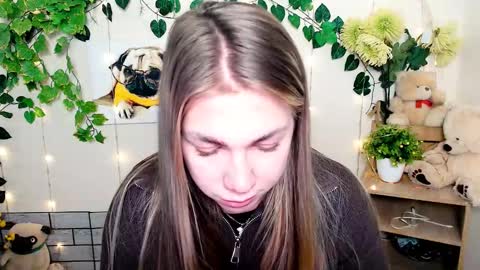 Snapshot of sport_tall_karina chatting on November 14, 12:15 pm Karina online show from November 14, 12:15 pm