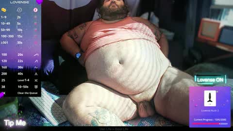 Snapshot of squeaks724 chatting on December 4, 3:43 pm Your Pal Squeaks online show from December 4, 3:43 pm