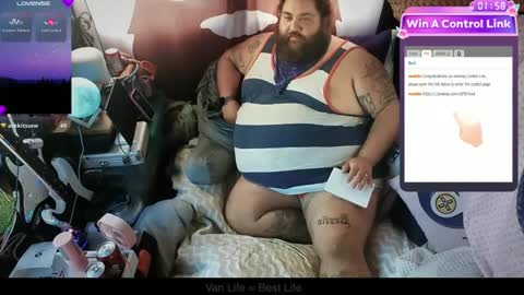 Snapshot of squeaks724 chatting on December 13, 8:37 pm Your Pal Squeaks online show from December 13, 8:37 pm