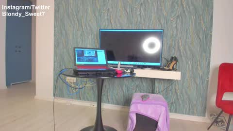 Snapshot of squirt_blondy chatting on February 28, 12:31 pm Caila online show from February 28, 12:31 pm