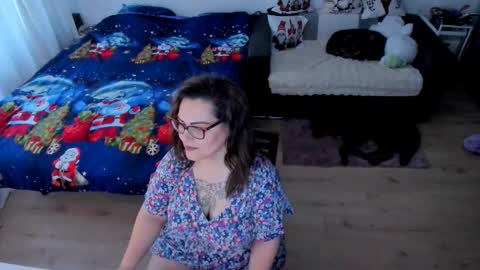 Kim online show from December 4, 2:04 pm