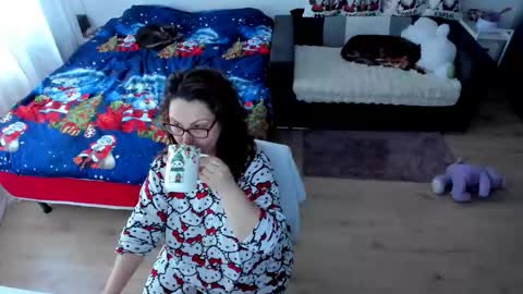 Kim online show from December 5, 9:40 am