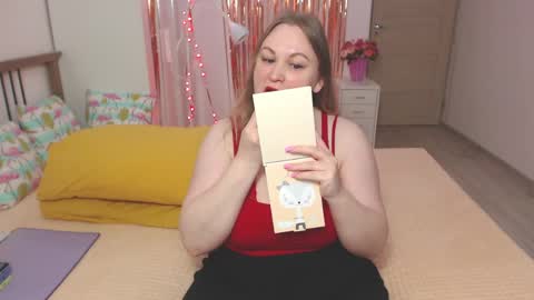 Snapshot of squirting_goddess4u chatting on May 19, 10:27 pm Lily online show from May 19, 10:27 pm