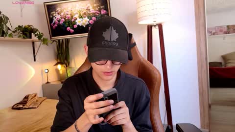 Snapshot of sr_evann chatting on March 1, 2:52 pm sr_evann online show from March 1, 2:52 pm