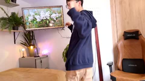 sr_evann online show from April 9, 3:39 pm